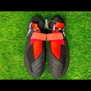 Adidas FIVE TEN HIANGLE CLIMBING SHOES, Size 9